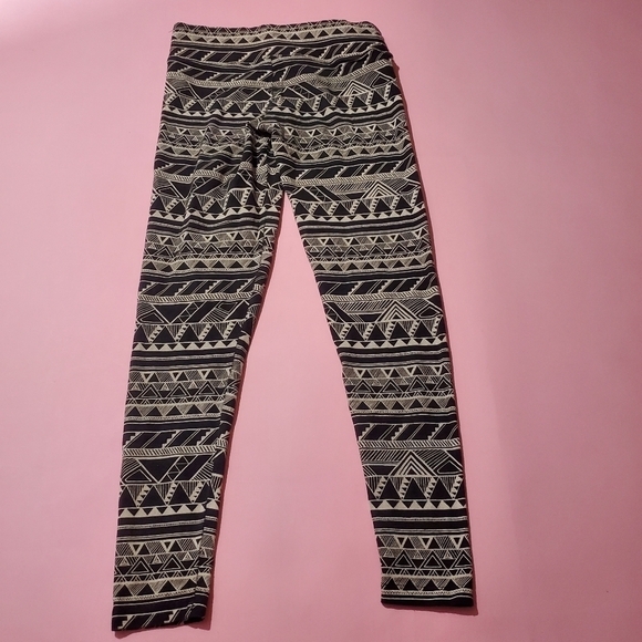 Pink Victoria's Secret Patterned Triangle Mozaic Geometric Studs Leggings - Picture 7 of 7